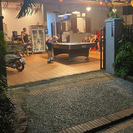 Aurora Backpackers Hostel 루앙프라방 외부 사진