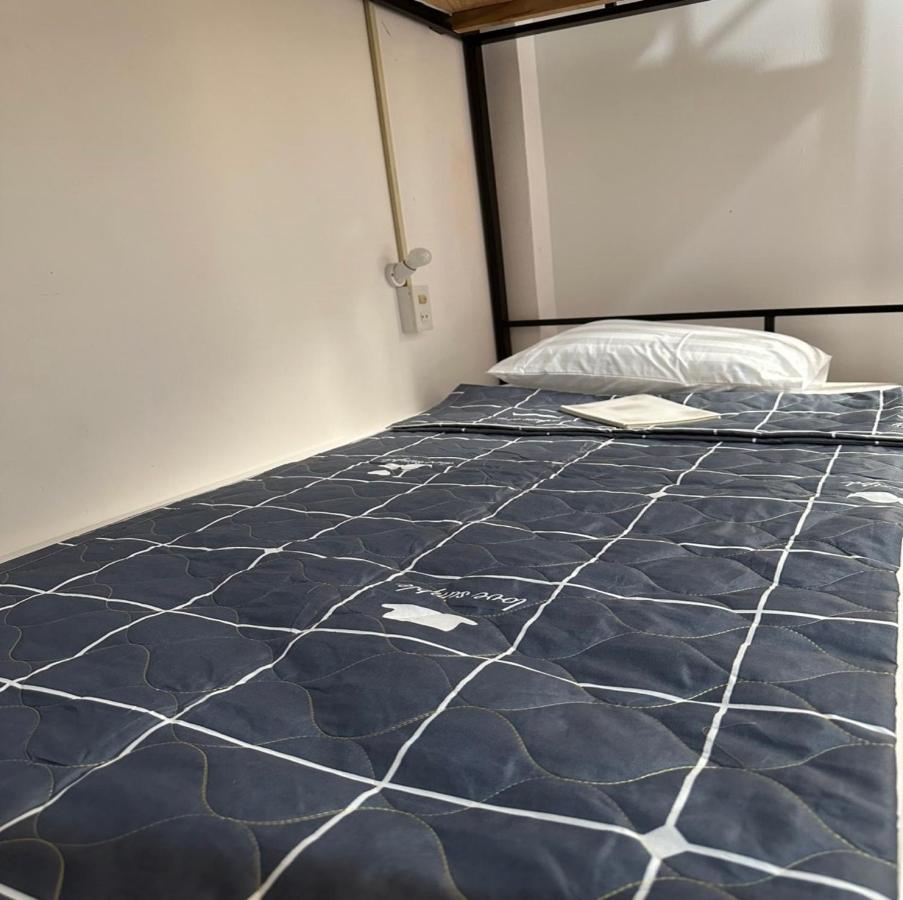 Aurora Backpackers Hostel 루앙프라방 외부 사진