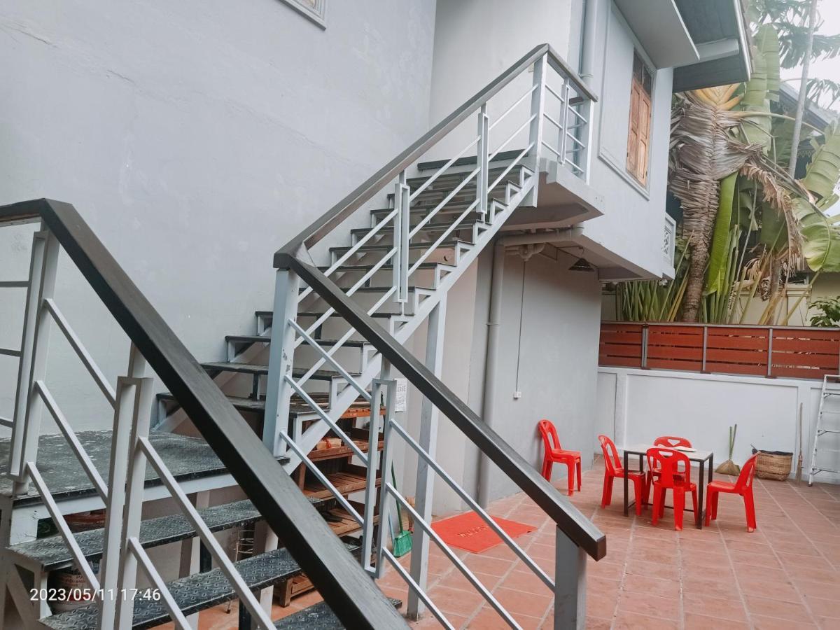 Aurora Backpackers Hostel 루앙프라방 외부 사진