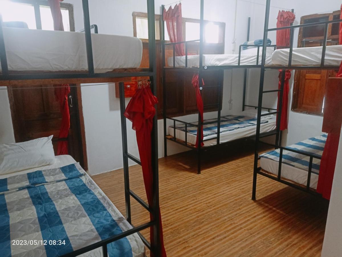 Aurora Backpackers Hostel 루앙프라방 외부 사진