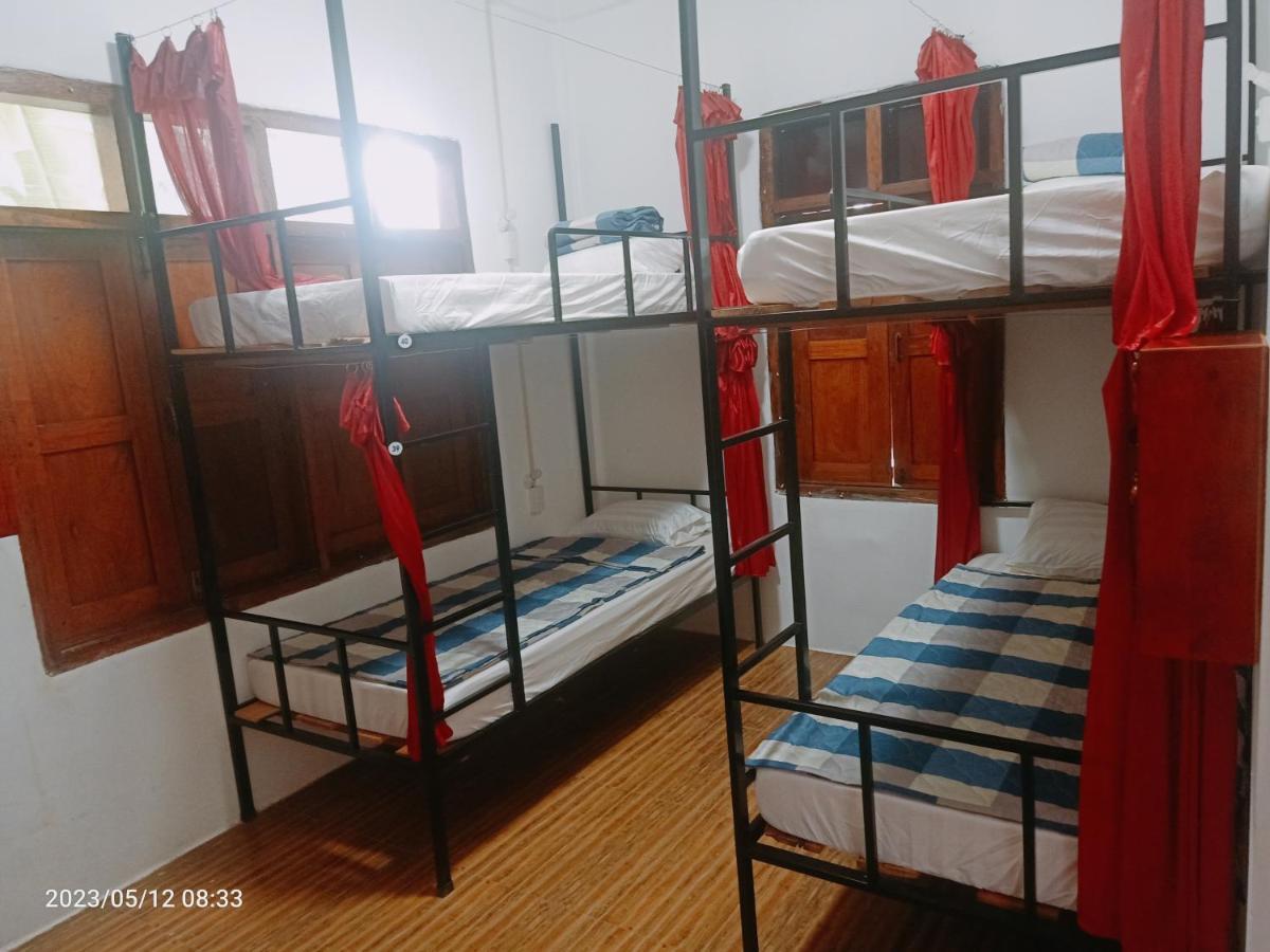 Aurora Backpackers Hostel 루앙프라방 외부 사진