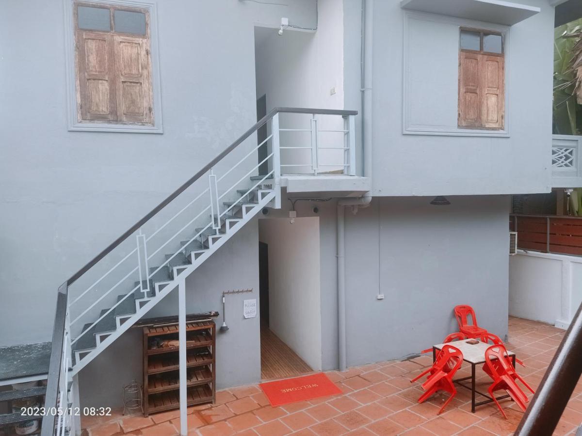 Aurora Backpackers Hostel 루앙프라방 외부 사진