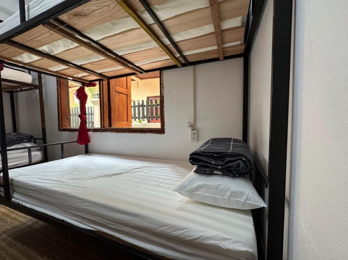 Aurora Backpackers Hostel 루앙프라방 외부 사진