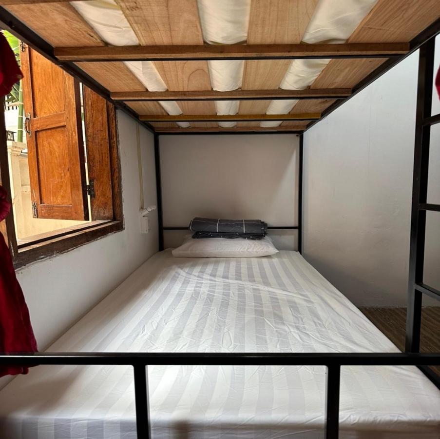 Aurora Backpackers Hostel 루앙프라방 외부 사진