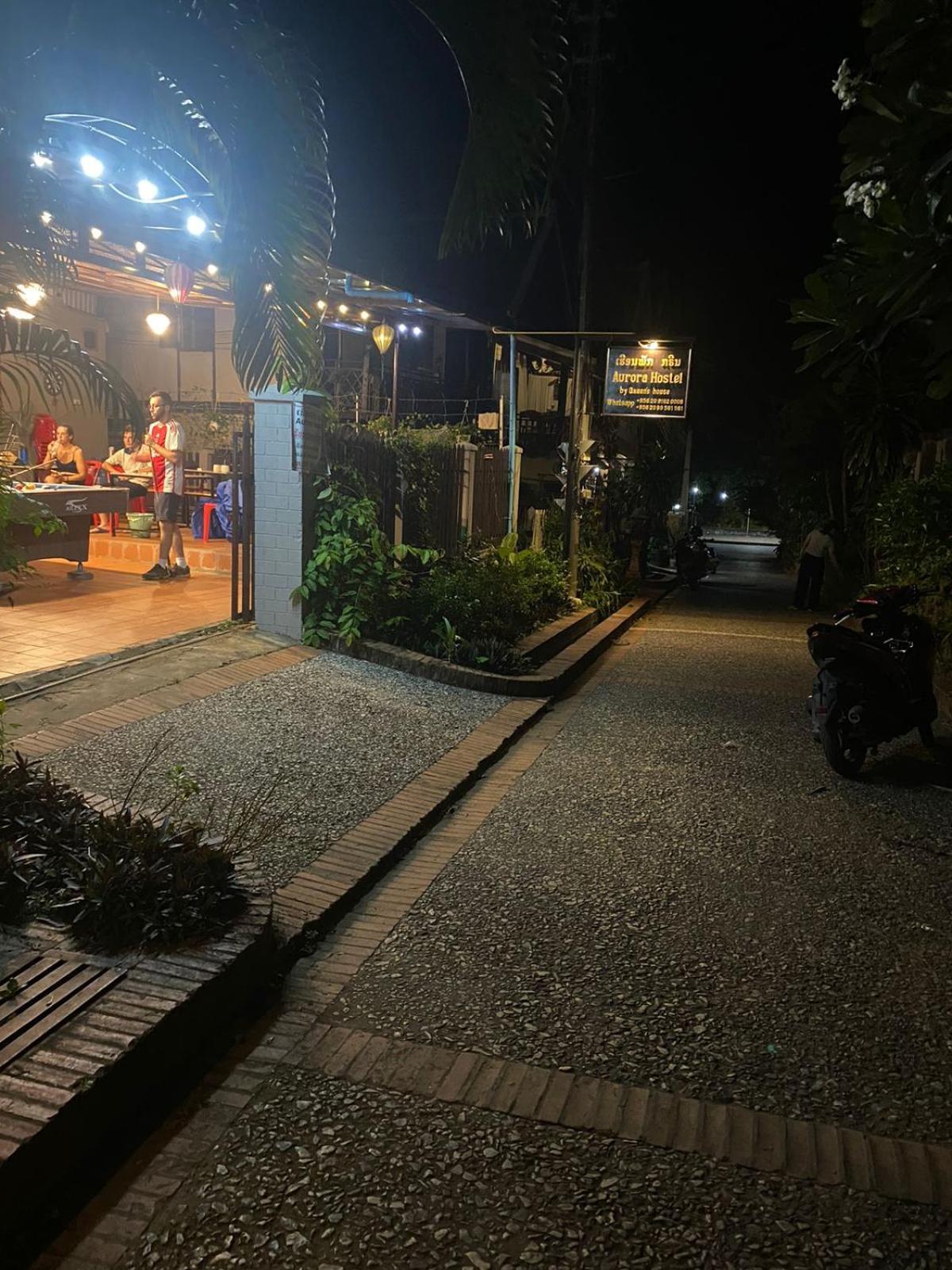 Aurora Backpackers Hostel 루앙프라방 외부 사진
