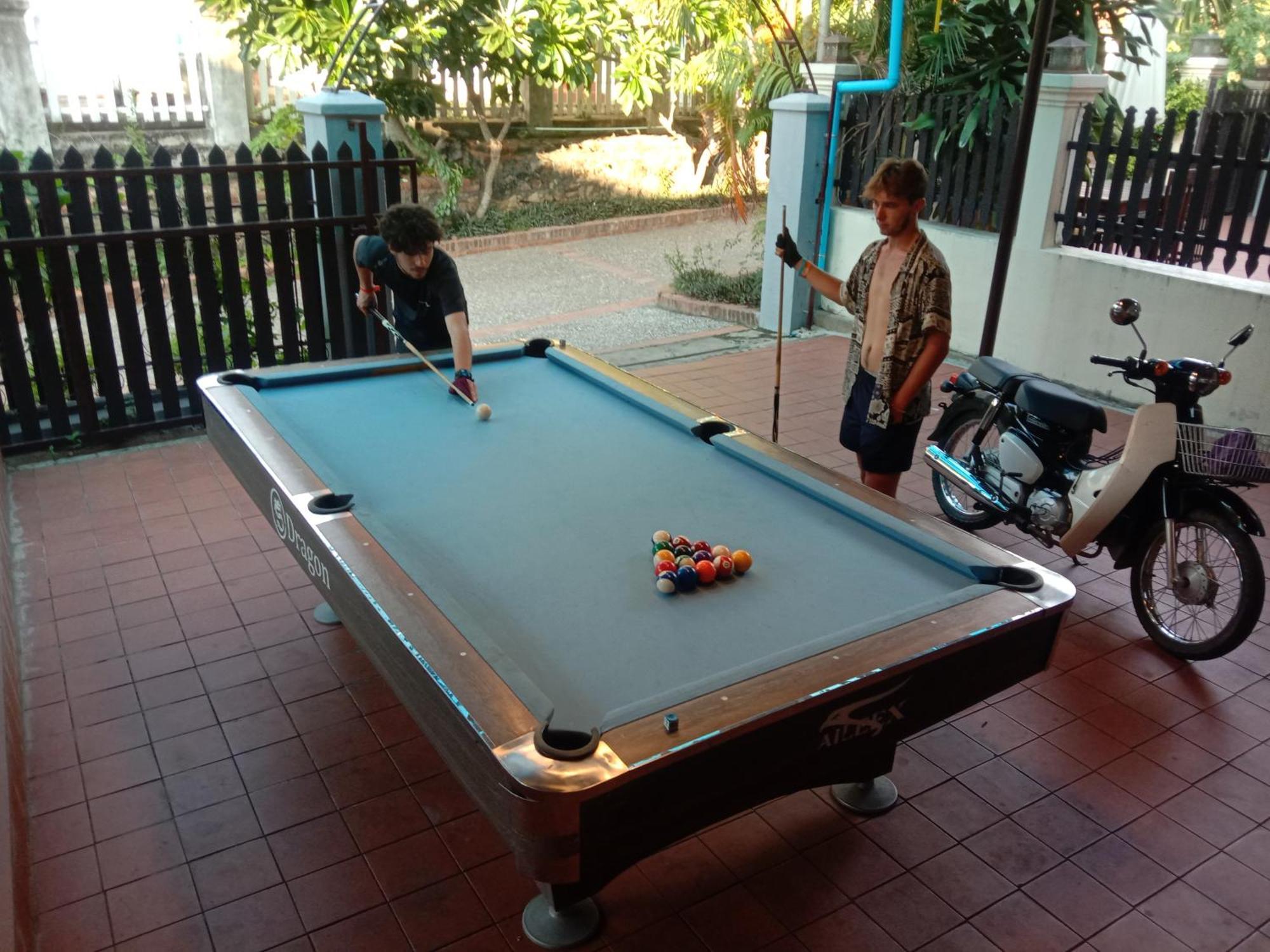 Aurora Backpackers Hostel 루앙프라방 외부 사진