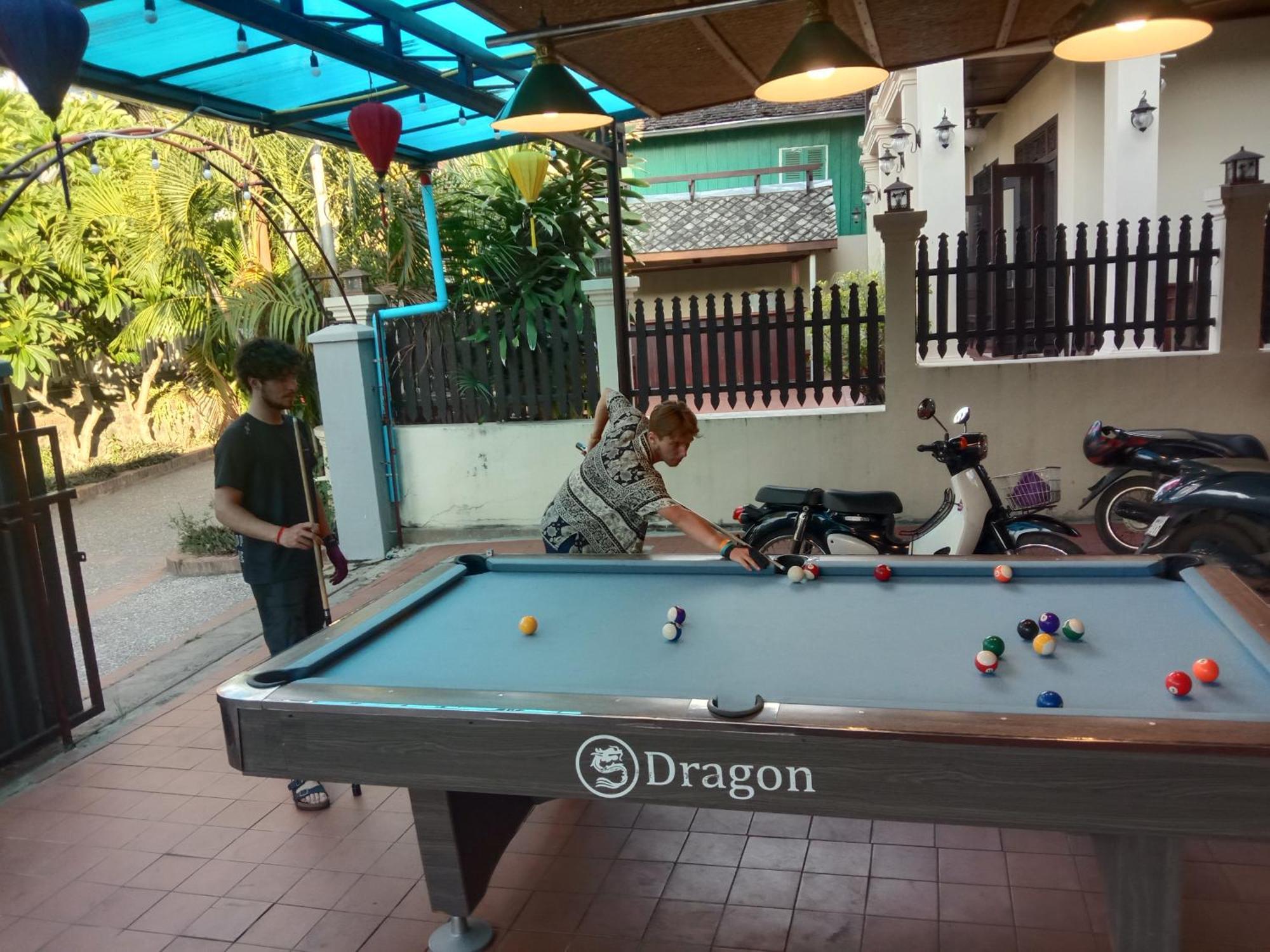 Aurora Backpackers Hostel 루앙프라방 외부 사진