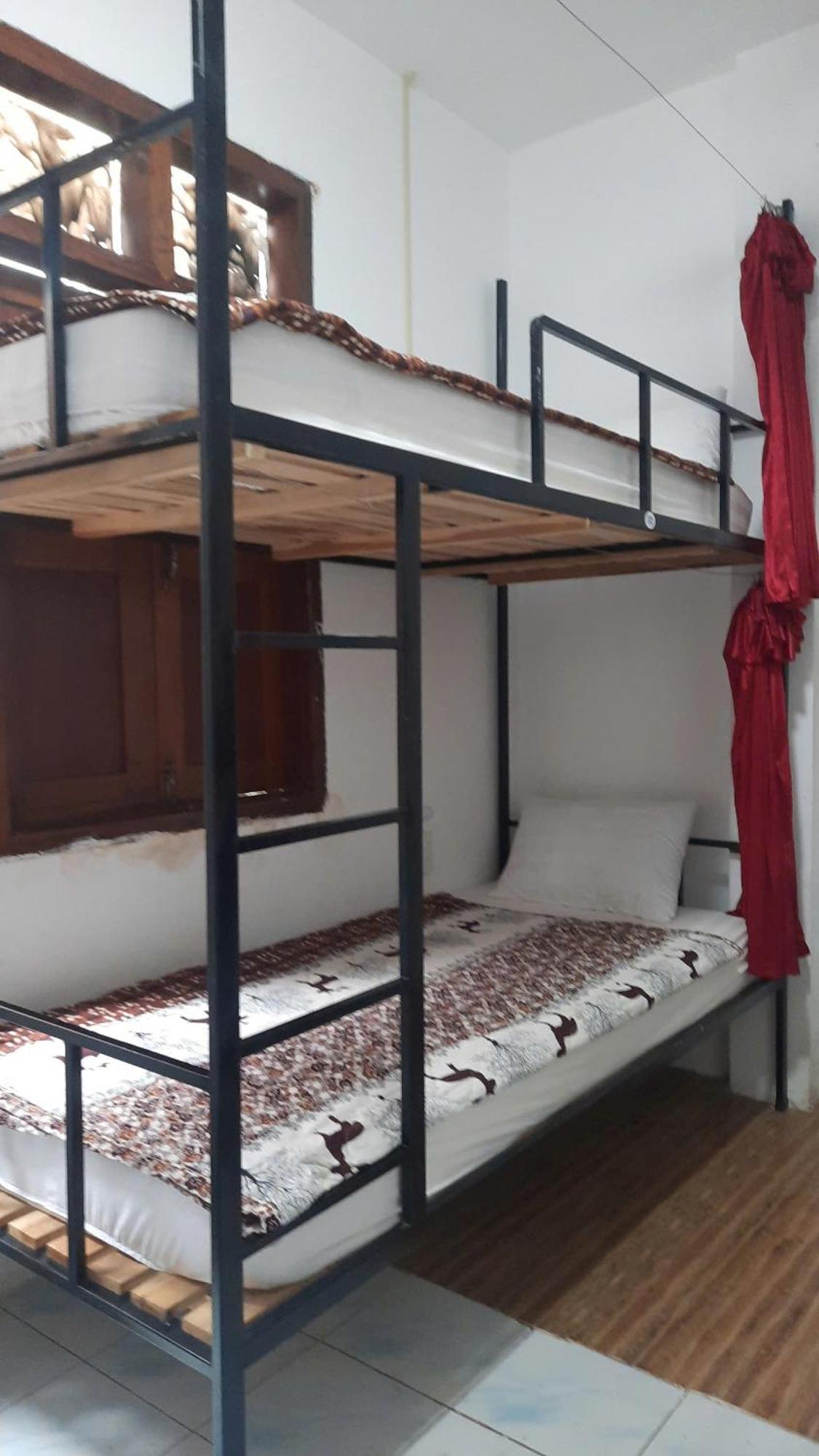 Aurora Backpackers Hostel 루앙프라방 외부 사진