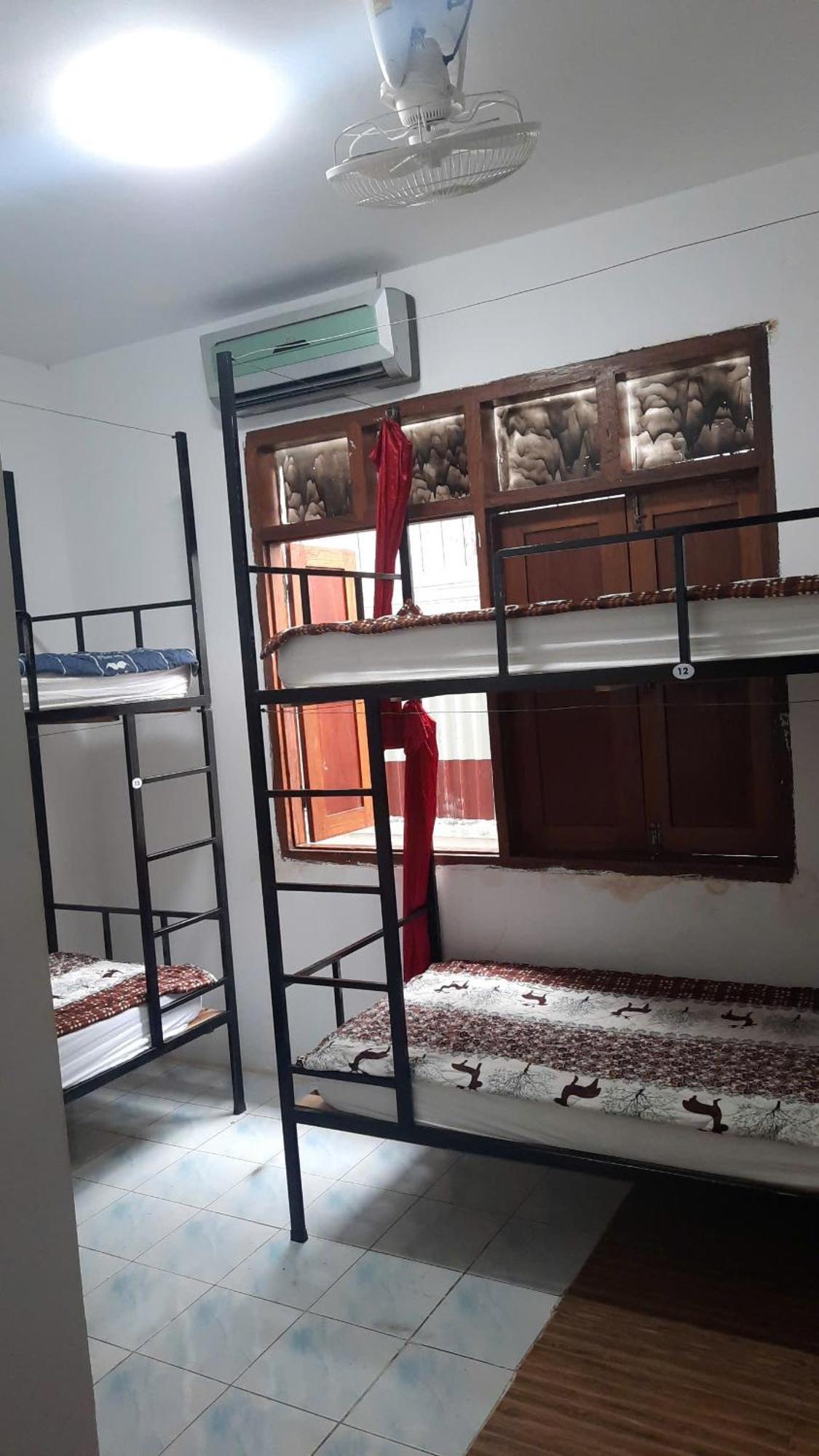 Aurora Backpackers Hostel 루앙프라방 외부 사진