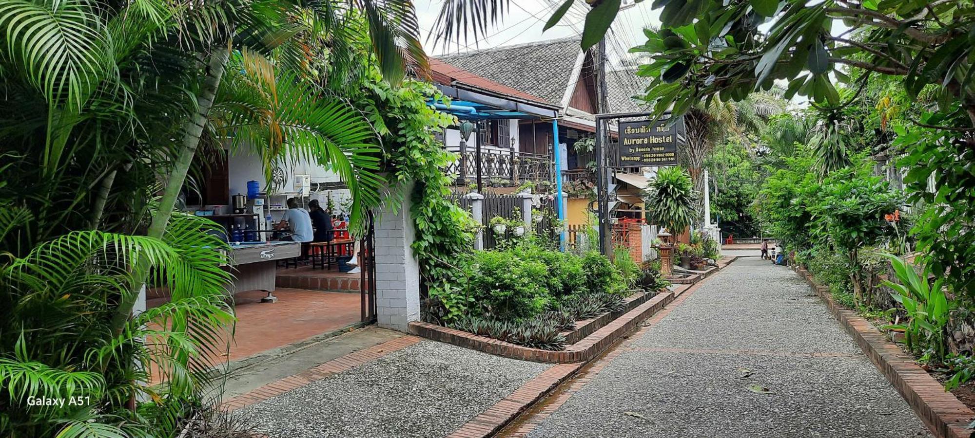 Aurora Backpackers Hostel 루앙프라방 외부 사진
