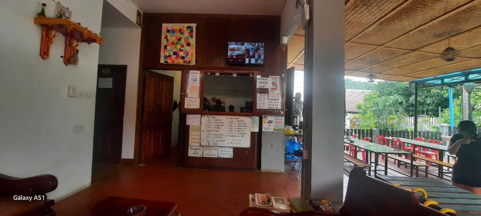 Aurora Backpackers Hostel 루앙프라방 외부 사진