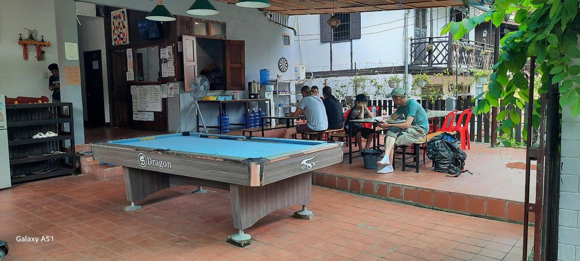 Aurora Backpackers Hostel 루앙프라방 외부 사진