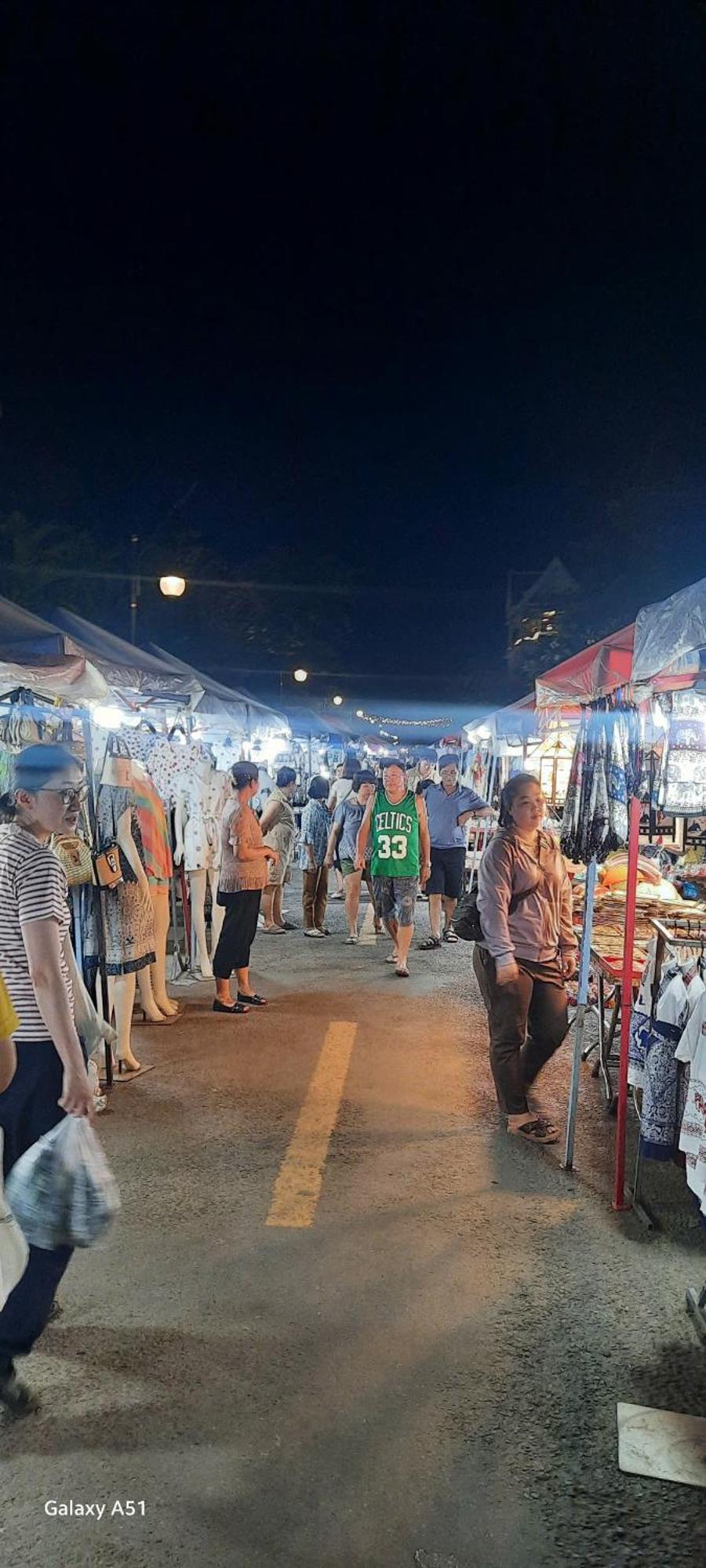 Aurora Backpackers Hostel 루앙프라방 외부 사진