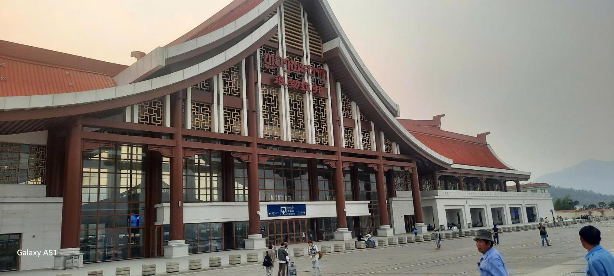 Aurora Backpackers Hostel 루앙프라방 외부 사진