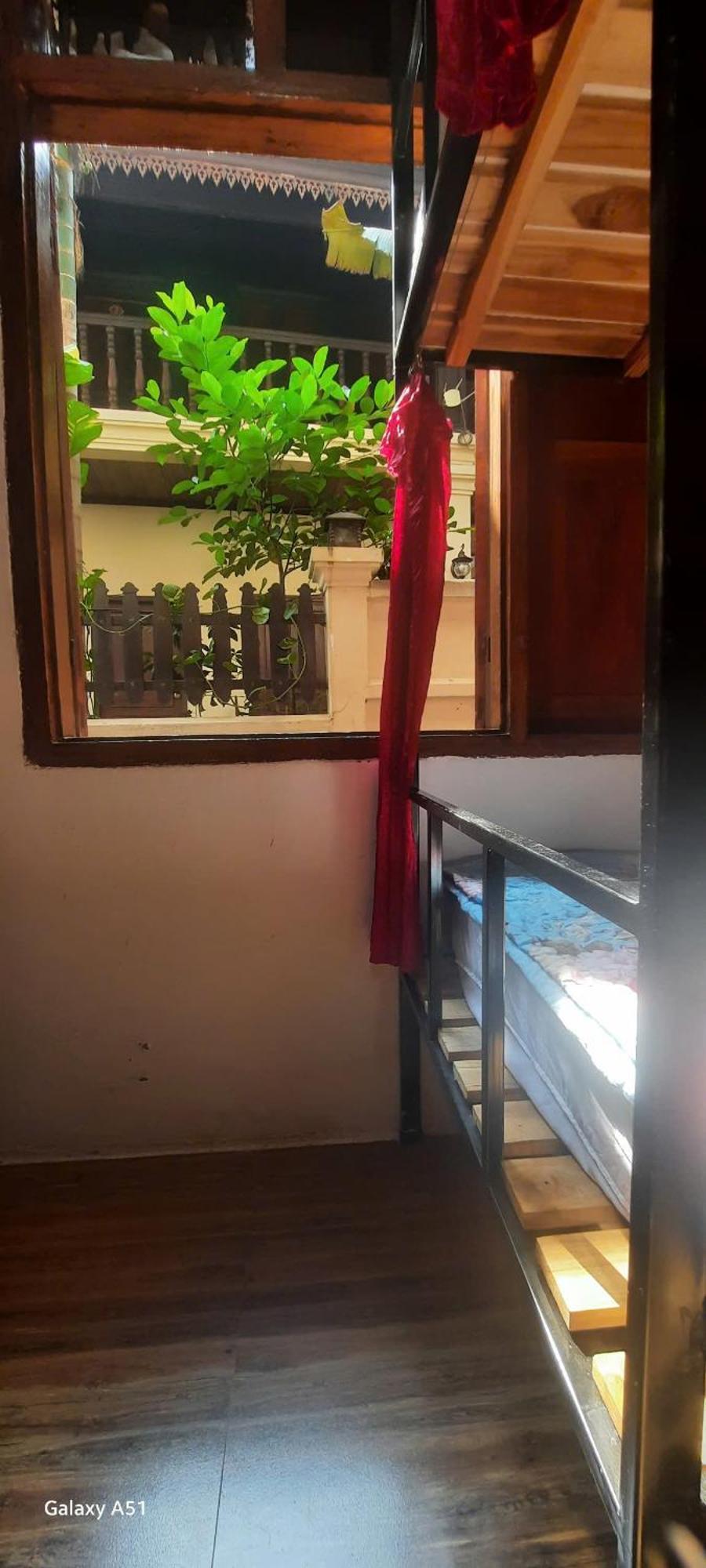 Aurora Backpackers Hostel 루앙프라방 외부 사진