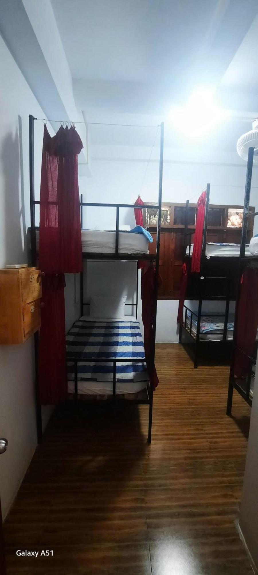 Aurora Backpackers Hostel 루앙프라방 외부 사진