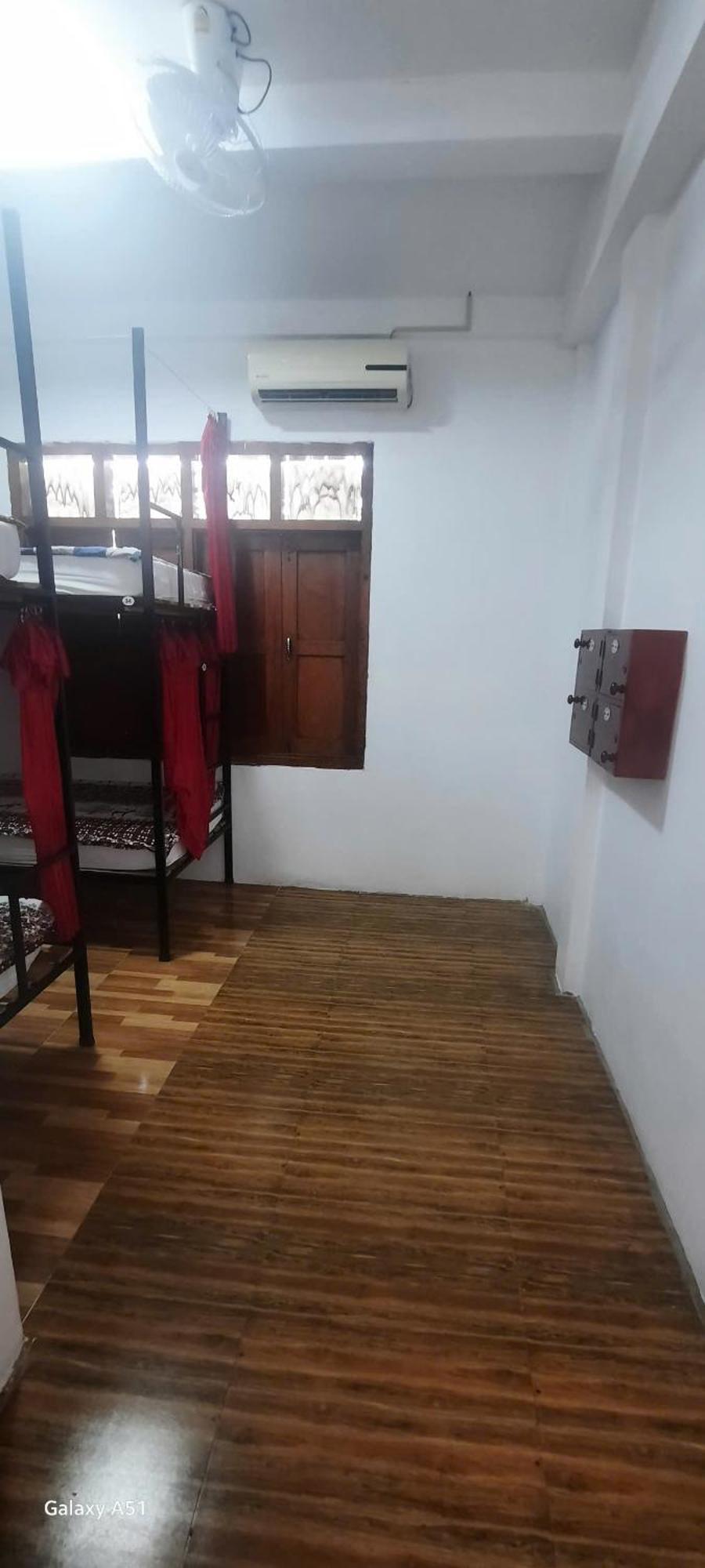 Aurora Backpackers Hostel 루앙프라방 외부 사진