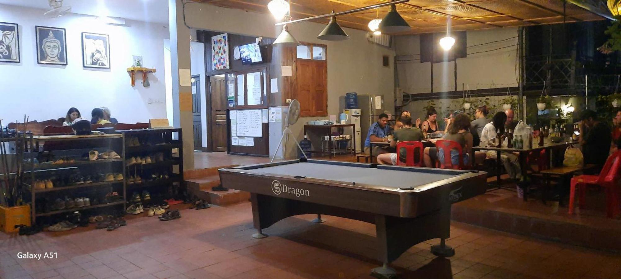 Aurora Backpackers Hostel 루앙프라방 외부 사진